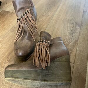 Sbicca Brown Fringe Wedge Boots Women’s 8